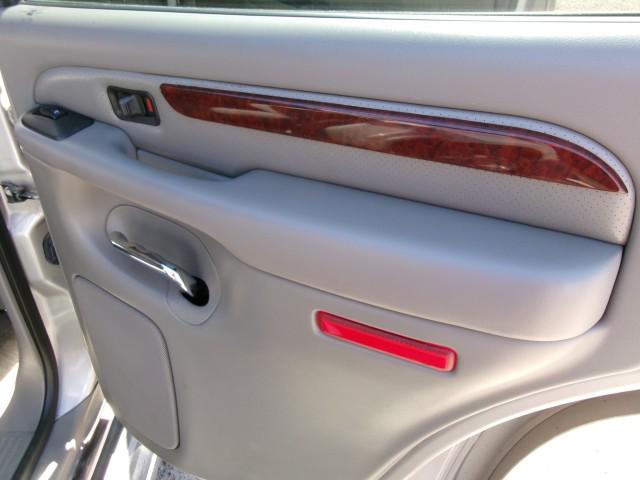 2005 Cadillac Escalade Standard