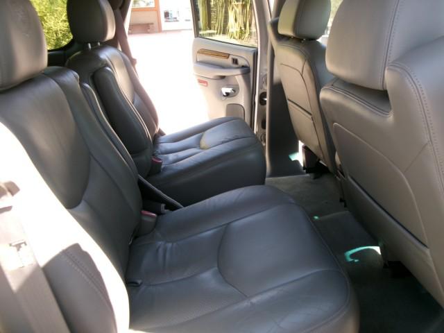 2005 Cadillac Escalade Standard