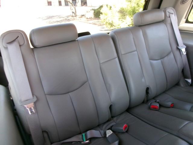2005 Cadillac Escalade Standard