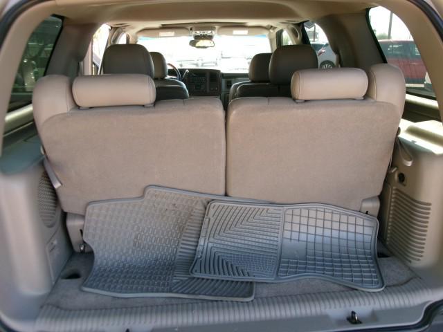 2005 Cadillac Escalade Standard