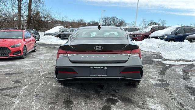 2025 Hyundai Elantra SE