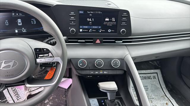 2025 Hyundai Elantra SE