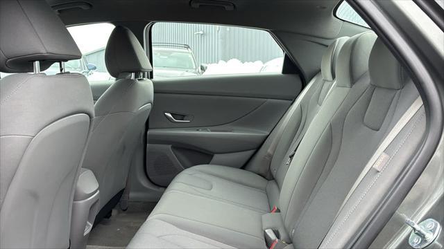 2025 Hyundai Elantra SE
