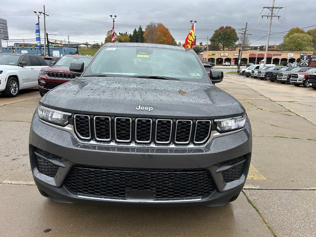 2025 Jeep Grand Cherokee GRAND CHEROKEE LAREDO X 4X4