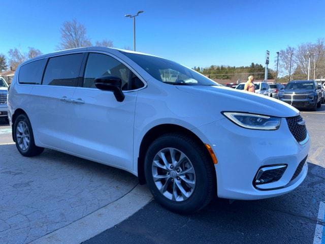 2026 Chrysler Pacifica PACIFICA SELECT AWD