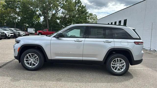 2025 Jeep Grand Cherokee GRAND CHEROKEE LAREDO X 4X4 2025 Jeep Grand Cherokee GRAND CHEROKEE LAREDO X 4X4