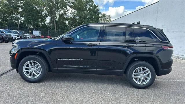 2025 Jeep Grand Cherokee GRAND CHEROKEE LAREDO X 4X4 2025 Jeep Grand Cherokee GRAND CHEROKEE LAREDO X 4X4