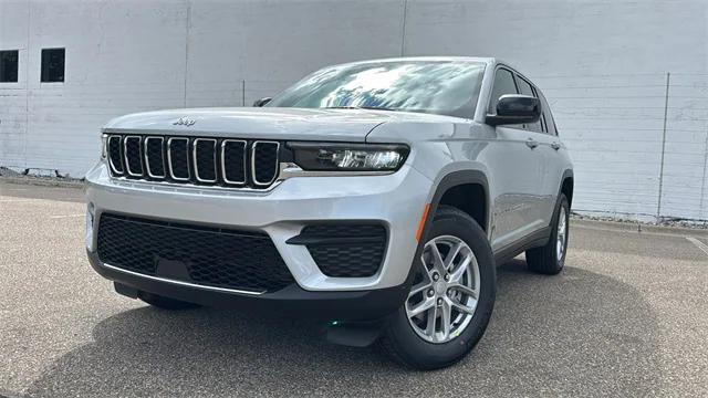 2025 Jeep Grand Cherokee GRAND CHEROKEE LAREDO X 4X4