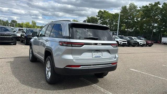2025 Jeep Grand Cherokee GRAND CHEROKEE LAREDO X 4X4