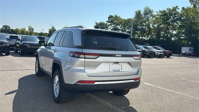 2025 Jeep Grand Cherokee GRAND CHEROKEE LAREDO X 4X4 2025 Jeep Grand Cherokee GRAND CHEROKEE LAREDO X 4X4