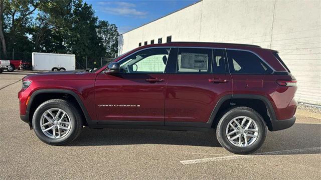 2025 Jeep Grand Cherokee GRAND CHEROKEE LAREDO X 4X4 2025 Jeep Grand Cherokee GRAND CHEROKEE LAREDO X 4X4