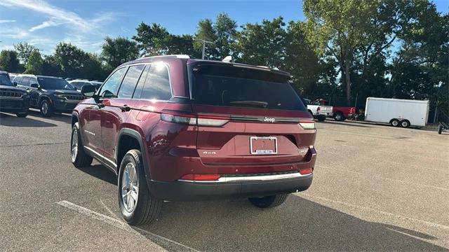 2025 Jeep Grand Cherokee GRAND CHEROKEE LAREDO X 4X4