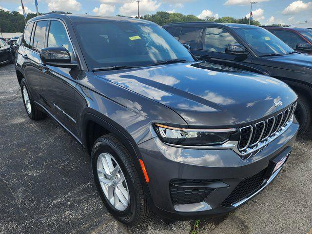 2025 Jeep Grand Cherokee GRAND CHEROKEE LAREDO X 4X4