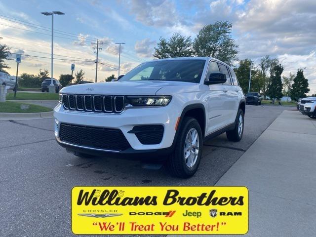 2025 Jeep Grand Cherokee GRAND CHEROKEE LAREDO X 4X4