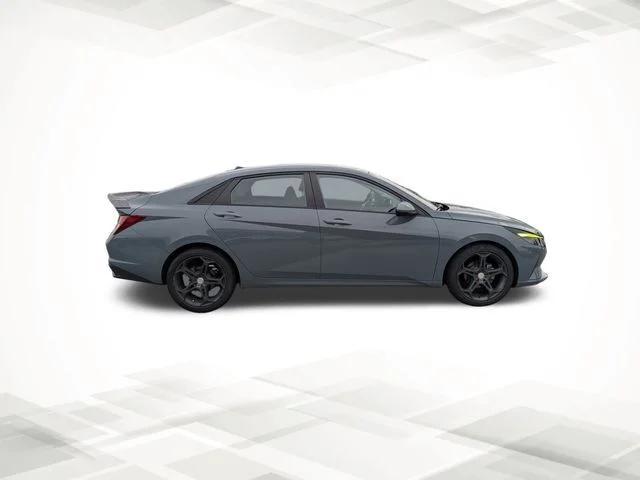 2022 Hyundai Elantra SE