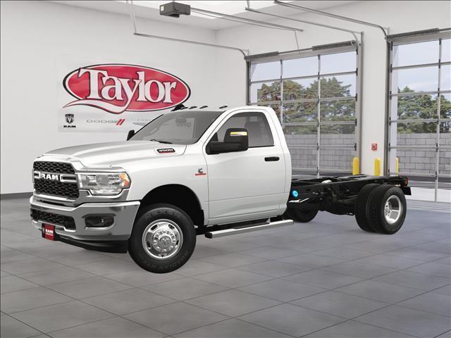 2024 RAM Ram 3500 Chassis Cab RAM 3500 TRADESMAN CHASSIS REGULAR CAB 4X4 84 CA