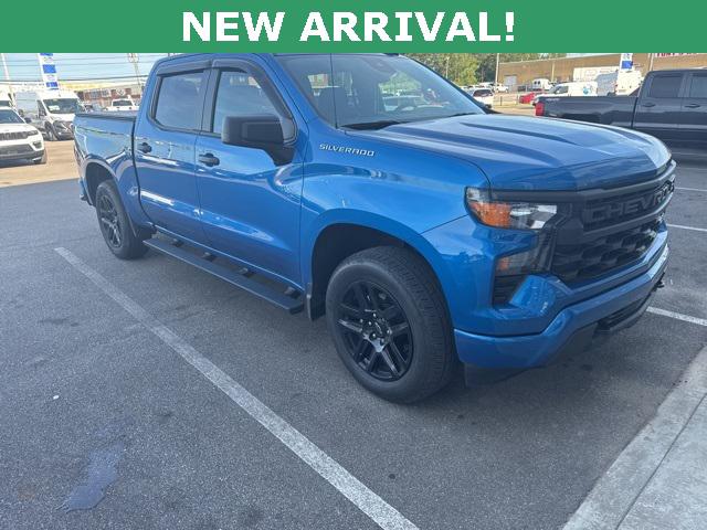 2022 Chevrolet Silverado 1500 4WD Crew Cab Short Bed Custom