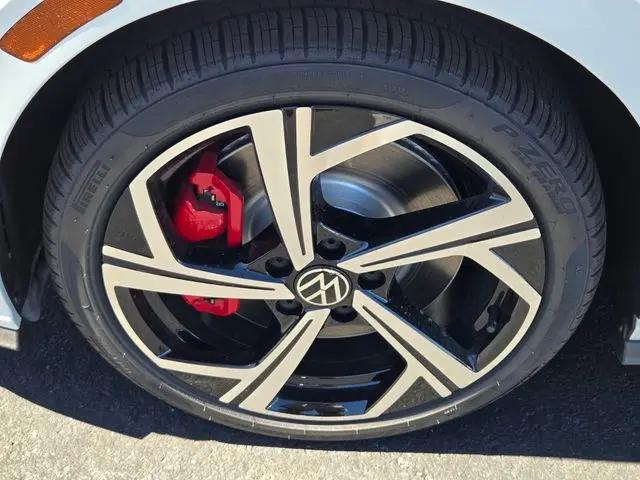 2025 Volkswagen Golf GTI 2.0T SE