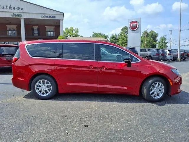 2025 Chrysler Voyager LX