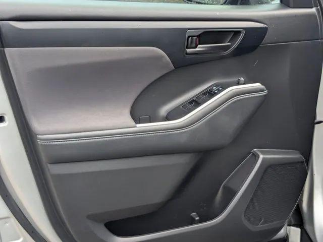 2022 Toyota Highlander Hybrid LE