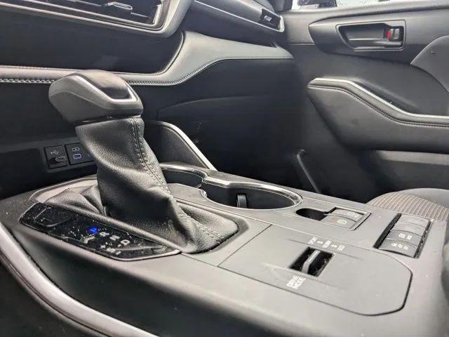 2022 Toyota Highlander Hybrid LE