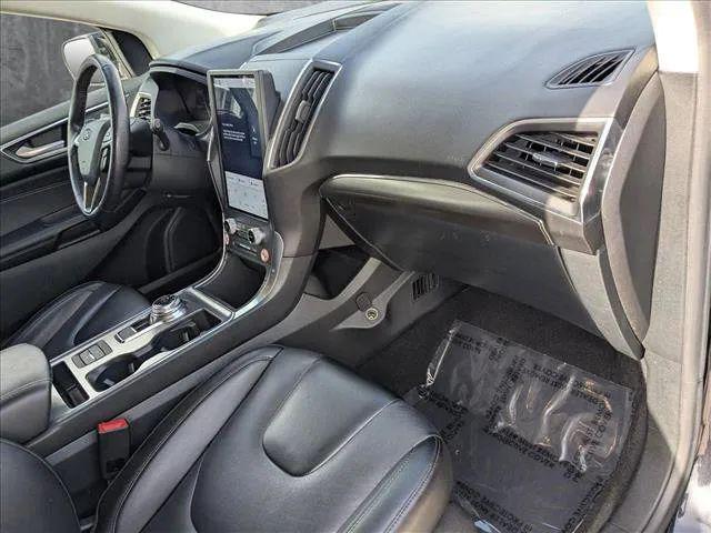 2022 Ford Edge Titanium