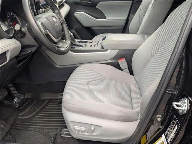 2022 Toyota Highlander LE