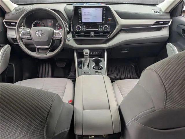 2022 Toyota Highlander LE