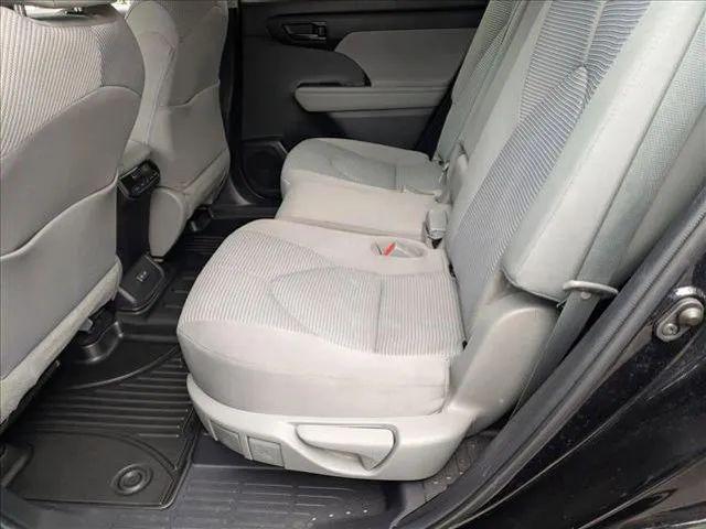 2022 Toyota Highlander LE