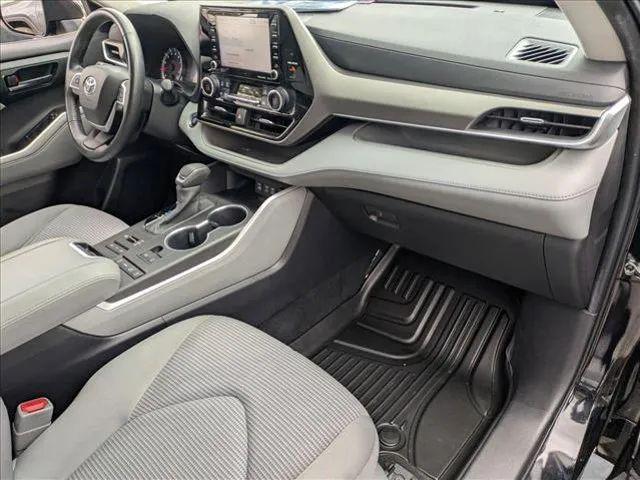 2022 Toyota Highlander LE