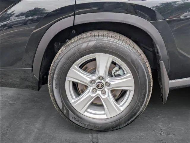 2022 Toyota Highlander LE