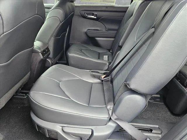 2025 Toyota Highlander Hybrid XLE