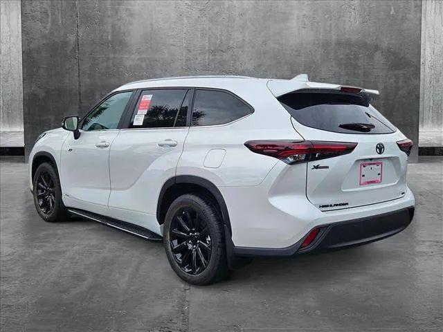 2025 Toyota Highlander Hybrid XLE