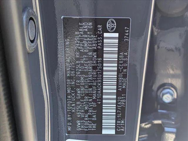 2025 Toyota Camry SE