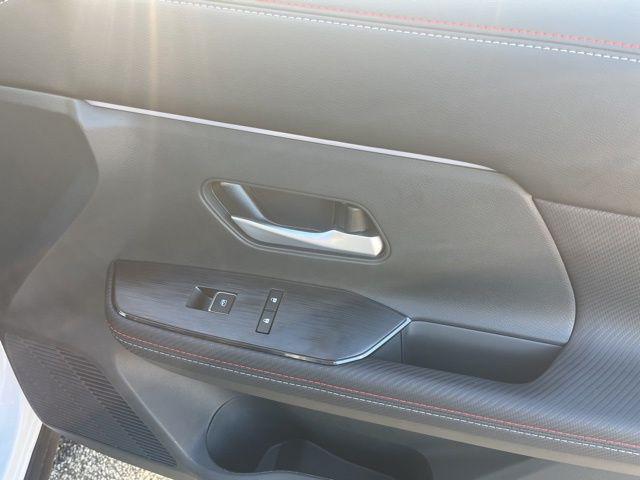 2025 Nissan Kicks SR FWD