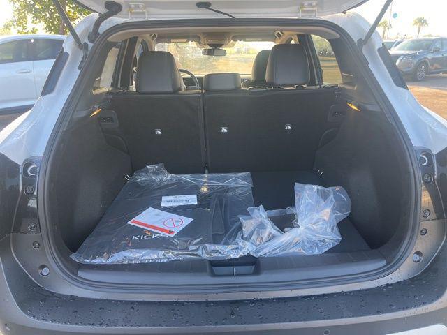 2025 Nissan Kicks SR FWD