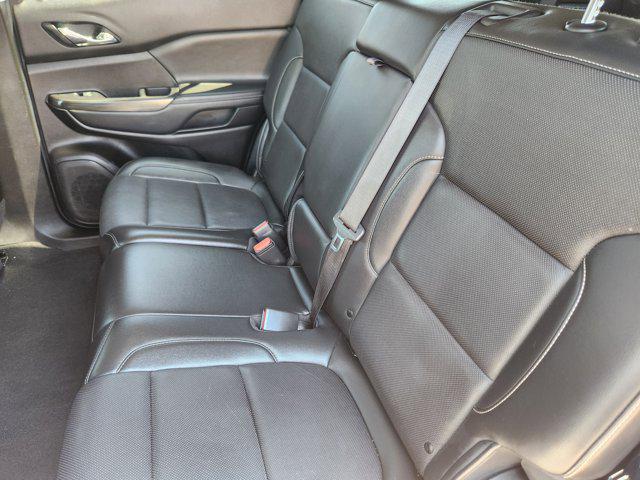 2023 GMC Acadia AWD SLT