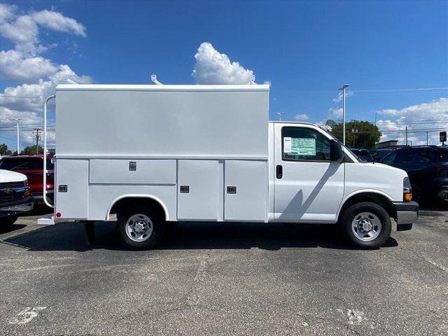 2025 Chevrolet Express Cutaway Work Van