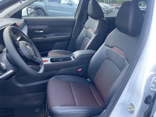 2025 Nissan Kicks SR FWD
