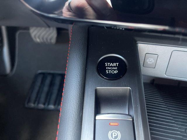 2025 Nissan Kicks SR FWD