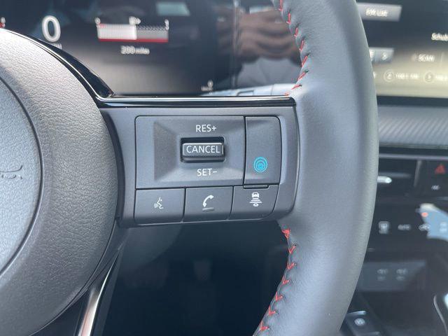 2025 Nissan Kicks SR FWD
