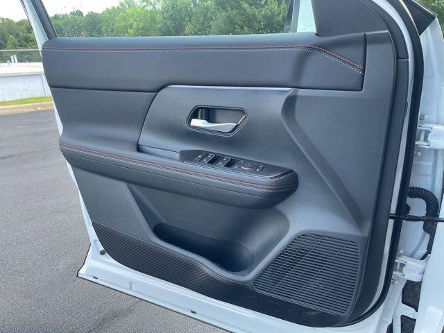 2025 Nissan Kicks SR FWD