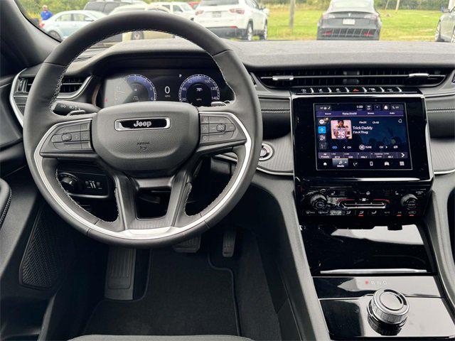 2025 Jeep Grand Cherokee GRAND CHEROKEE L LAREDO 4X4