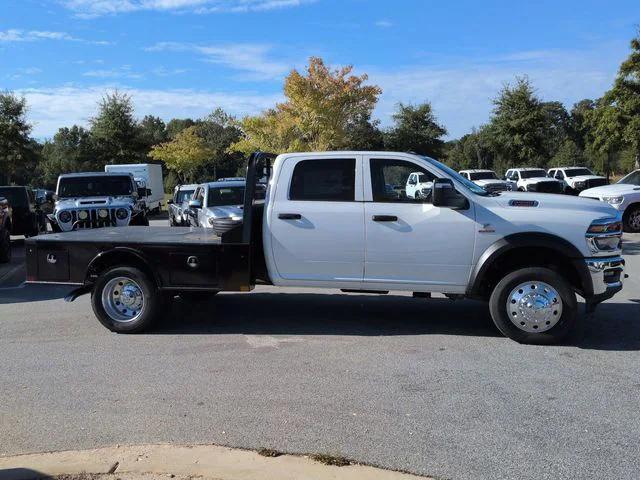 2026 RAM Ram 5500 Chassis Cab RAM 5500 TRADESMAN CHASSIS CREW CAB 4X4 60 CA