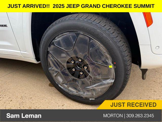 2025 Jeep Grand Cherokee GRAND CHEROKEE SUMMIT 4X4