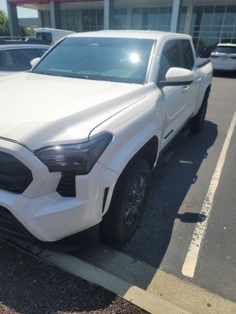 2024 Toyota Tacoma SR5 4WD