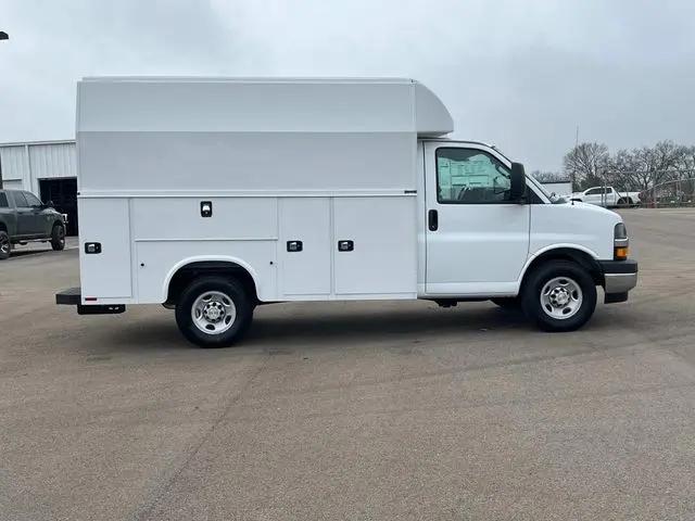 2025 Chevrolet Express Cutaway Work Van