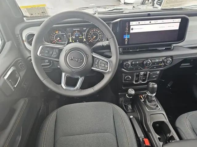 2025 Jeep Wrangler 4-Door Sahara 4x4