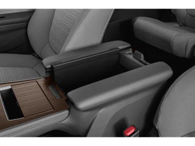 2025 Toyota Sienna LE