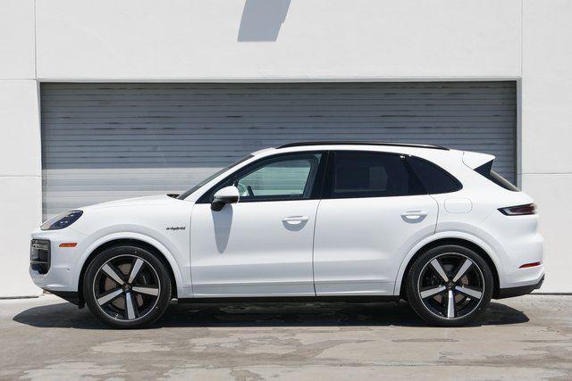 2025 Porsche Cayenne E-Hybrid Turbo